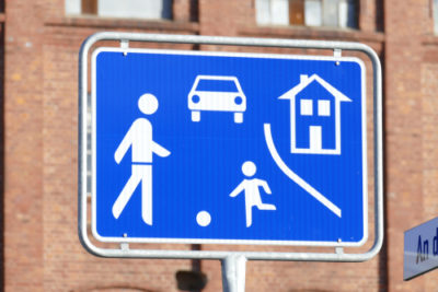 Schrittgeschwindigkeit in verkehrsberuhigtem Bereich: 10 km/h